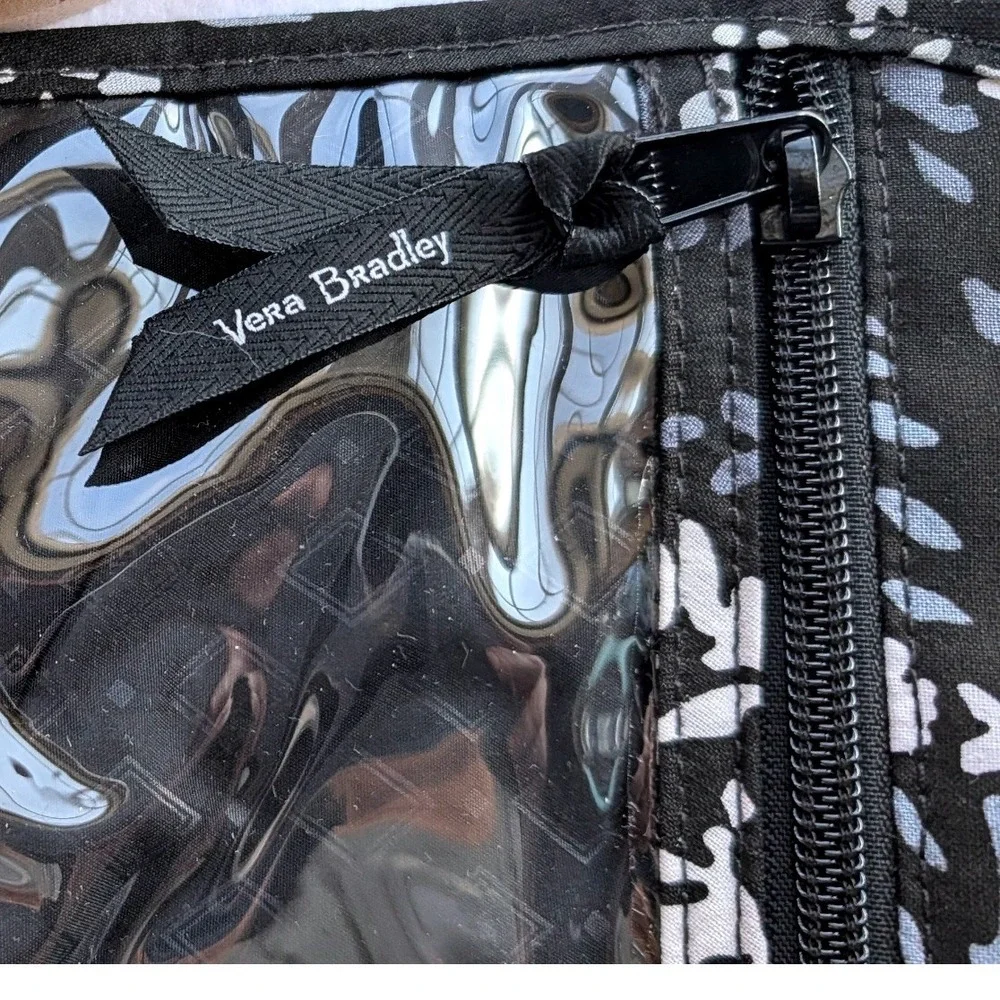 Vera Bradley Hanging Travel Organizer Quilted Toiletry Bag‎ Black White Paisley